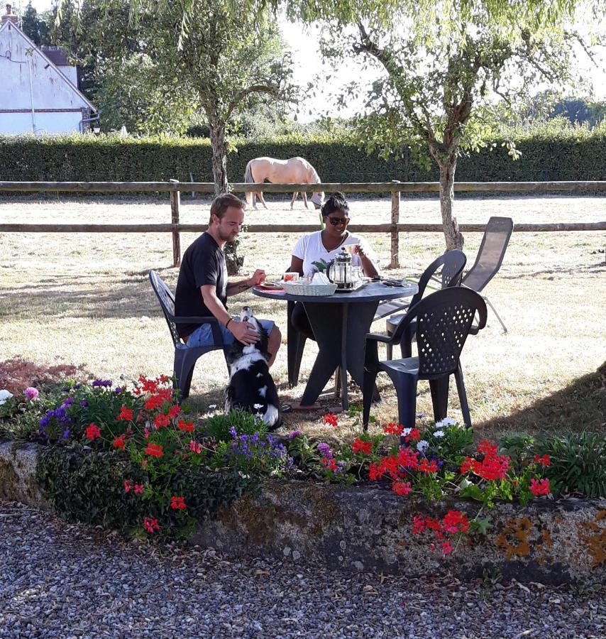 Bed and Breakfast La Pastorale La Puisaye Exterior foto